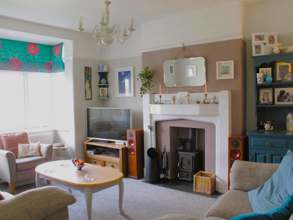 Underlane, Plympton, Plymouth, PL7 1QY 4 bed semidetached house for