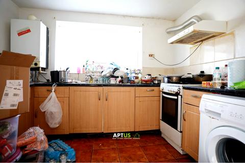 2 bedroom ground floor maisonette for sale, The Green, Slough SL1