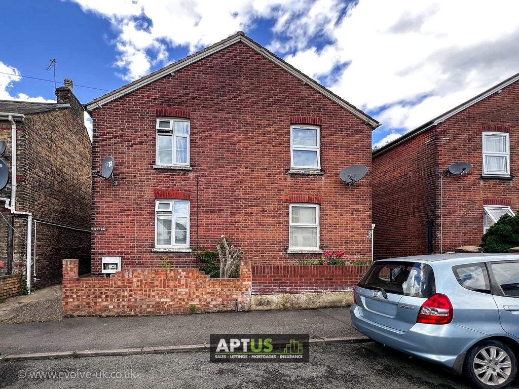 The Crescent, Slough SL1 3 bed semi-detached house - £390,000