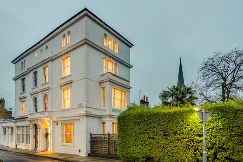 4 bedroom end of terrace house for sale, Onslow Road, Richmond, Surrey