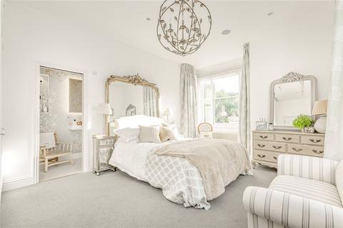 2 Onslow Road, Richmond, TW10 6QF