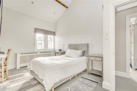 2 Onslow Road, Richmond, TW10 6QF