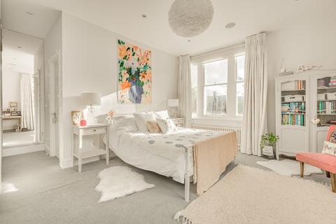 2 Onslow Road, Richmond, TW10 6QF