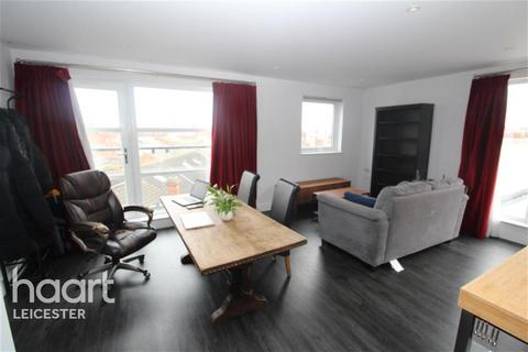 2 bedroom flat to rent, Penthouse Apartment with roof terrace