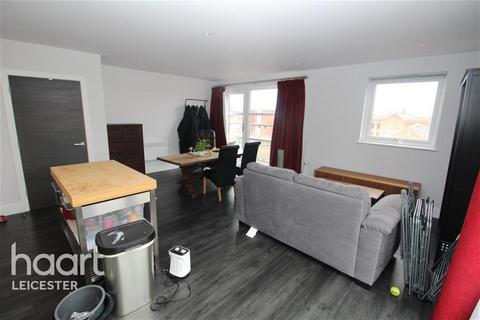 2 bedroom flat to rent, Penthouse with roof terrace available NOW