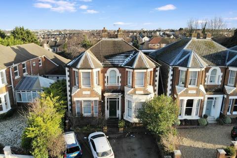 4 bedroom detached house for sale, Maidstone Road, Medway, Chatham, Kent, ME4 6DP