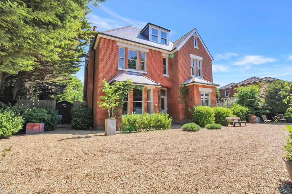 St. Marys Road, Netley Abbey, SO31 6 bed detached house for sale £850,000