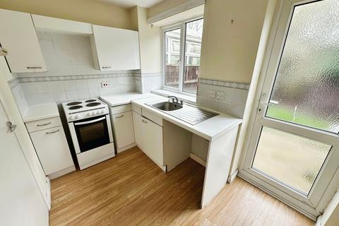 2 bedroom terraced house for sale - Ryde Drive, Stanford-Le-Hope, SS17