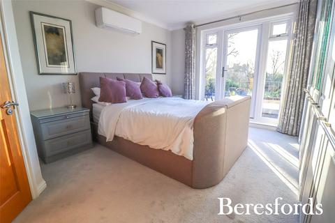 15a River Drive, Upminster, RM14 1AR