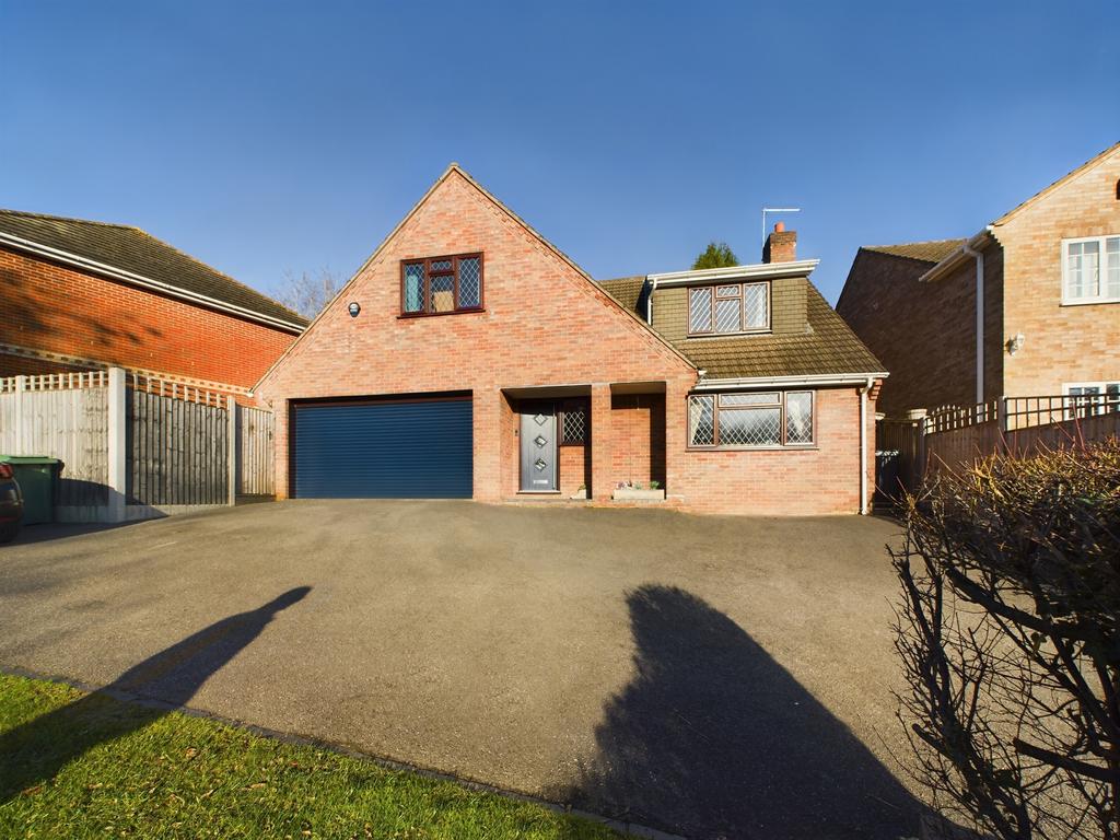 Overdown Road, Tilehurst, Reading, RG31 4 bed detached house for sale