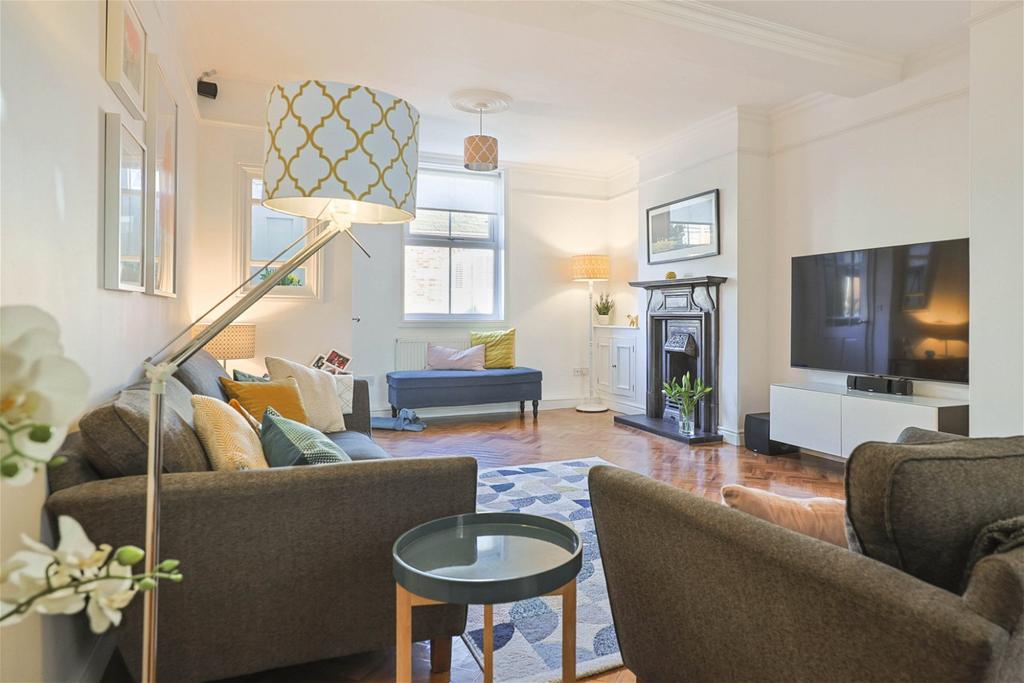 Wigan Road, Westhead, Ormskirk, Lancashire, L40 6HZ 4 bed semidetached