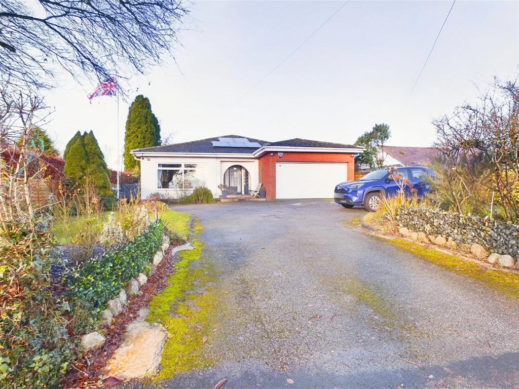 Lathom Road,Bickerstaffe,L39 0EA 3 bed detached bungalow - £465,000