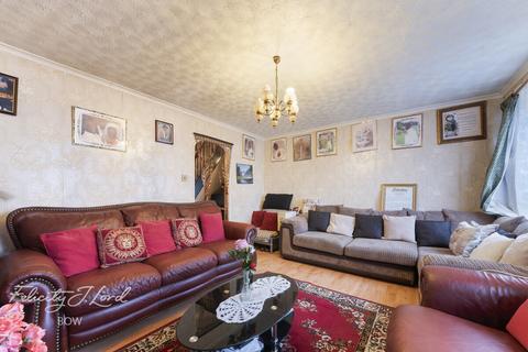 3 bedroom flat for sale - Violet Road, London