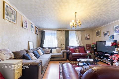 3 bedroom flat for sale, Violet Road, London