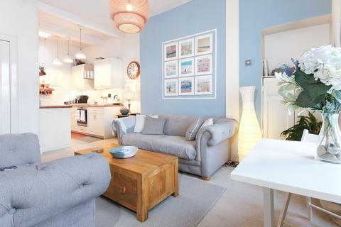13/8 Jameson Place, Edinburgh, EH6 8NZ