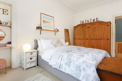 13/8 Jameson Place, Edinburgh, EH6 8NZ