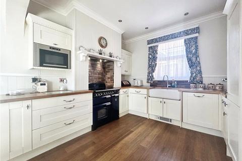 3 bedroom detached house for sale, Medina Avenue, Newport, Isle of Wight