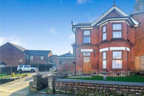 3 bedroom detached house for sale, Medina Avenue, Newport, Isle of Wight