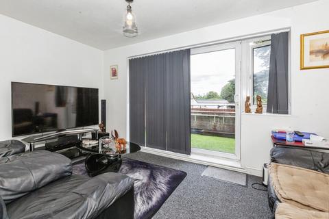 2 bedroom maisonette to rent, Penrith Close, Uxbridge UB8