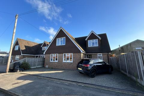 3 bedroom detached house to rent, Warnford Gardens, Loose, Maidstone, Kent, ME15 6PH