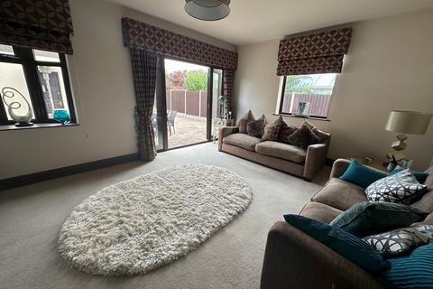 4 bedroom detached house to rent, Ashby Road, Hinckley