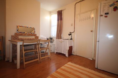 92 Myrtle Road, Hounslow, TW3 1QD