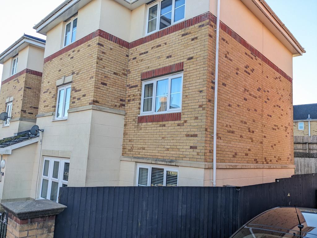 Church Village, Pontypridd CF38 2 bed apartment for sale £129,950