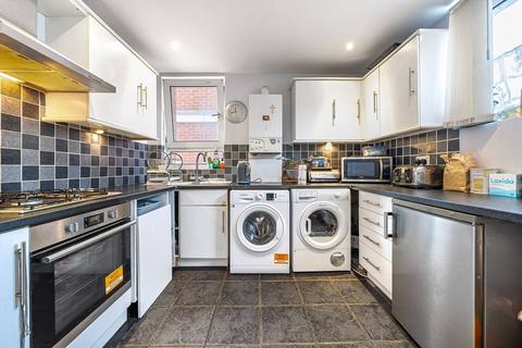 2 bedroom flat for sale, Wallis Close, Clapham Junction, London, SW11