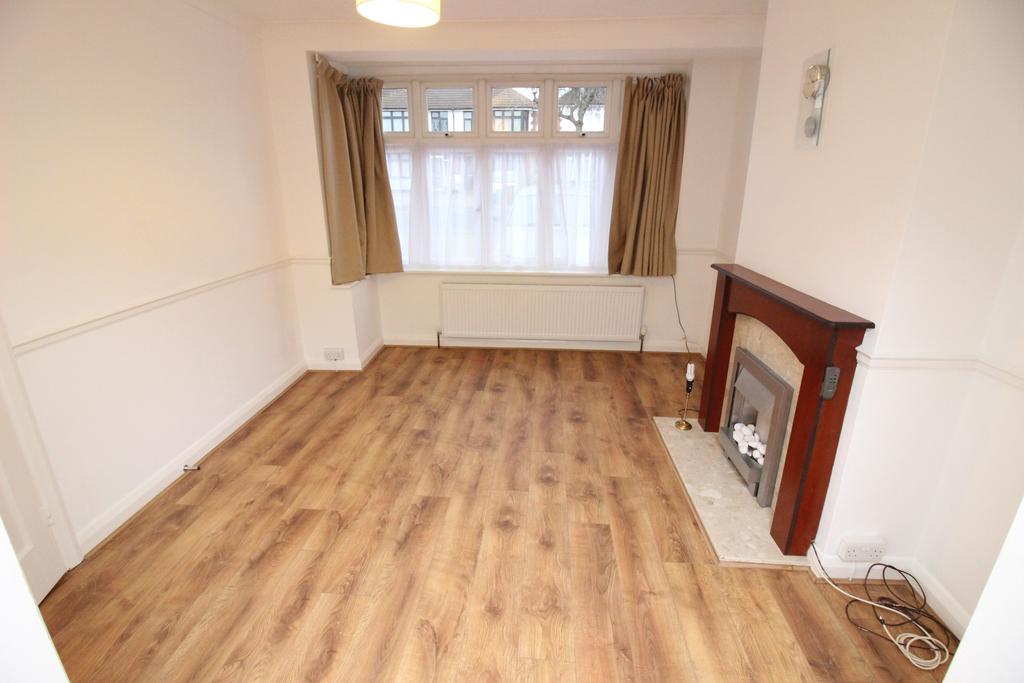 Henley Avenue, Cheam SM3 3 bed terraced house £2,000 pcm (£462 pw)