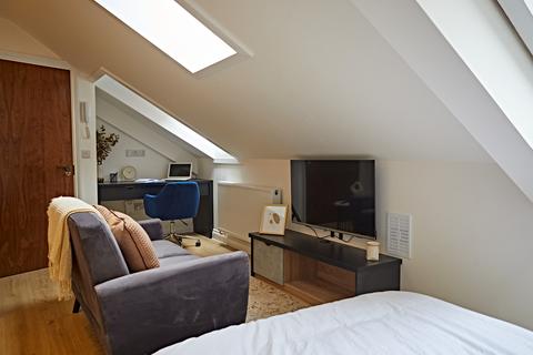Studio to rent, Apt 26, 113 The Headrow, The Headrow LS1