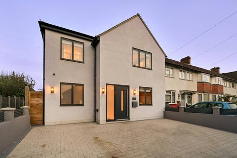 102 Brinkley Road, Worcester Park, KT4 8JF