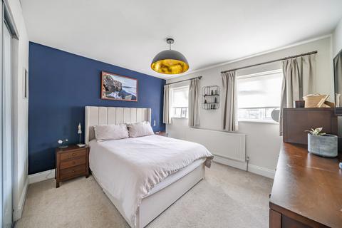 22 Coveham Crescent, Cobham, KT11 1AP