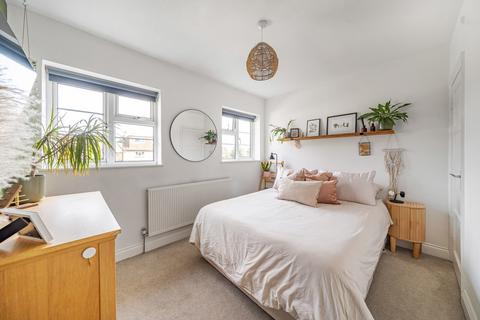 22 Coveham Crescent, Cobham, KT11 1AP