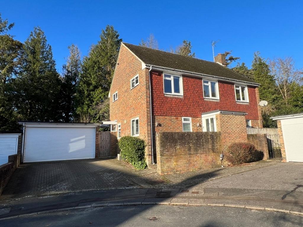 Beech Hurst Close, Haywards Heath, RH16 4 bed detached house for sale
