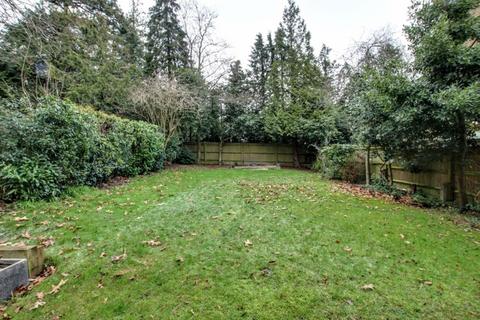 6 Beech Hurst Close, Haywards Heath, RH16 4AE