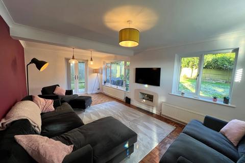 6 Beech Hurst Close, Haywards Heath, RH16 4AE