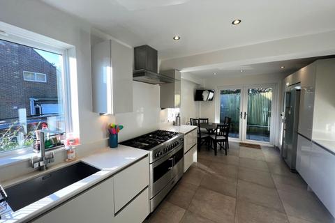 6 Beech Hurst Close, Haywards Heath, RH16 4AE