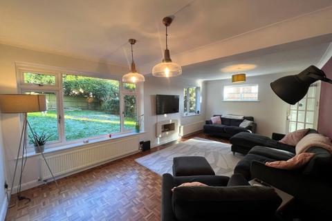 6 Beech Hurst Close, Haywards Heath, RH16 4AE