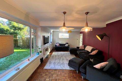 6 Beech Hurst Close, Haywards Heath, RH16 4AE