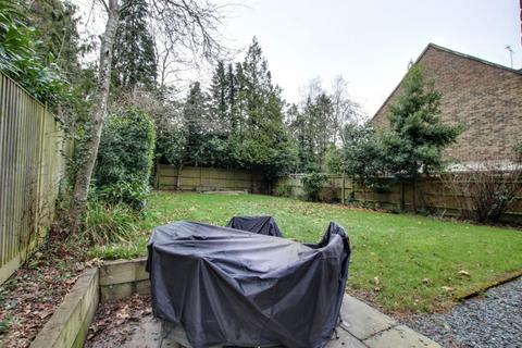 6 Beech Hurst Close, Haywards Heath, RH16 4AE