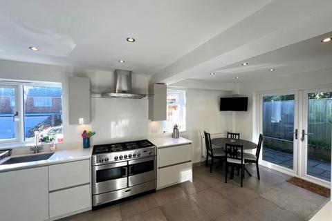 6 Beech Hurst Close, Haywards Heath, RH16 4AE