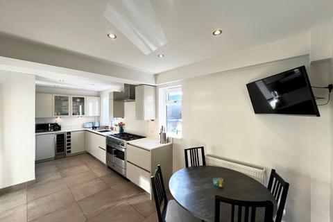 6 Beech Hurst Close, Haywards Heath, RH16 4AE