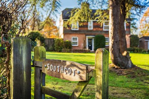 Southcot Godstone Road, Lingfield, RH7 6BT