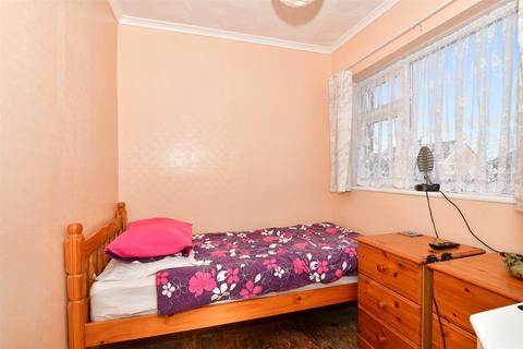 12 Clipper Crescent, Gravesend, DA12 4NN