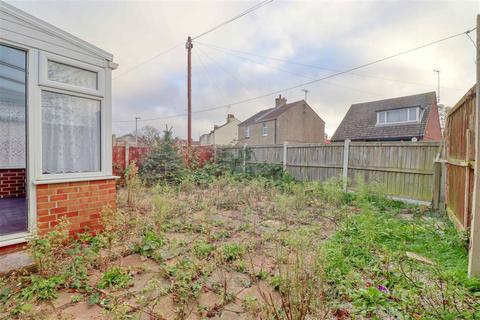 2 bedroom bungalow for sale - Clacton on Sea CO15
