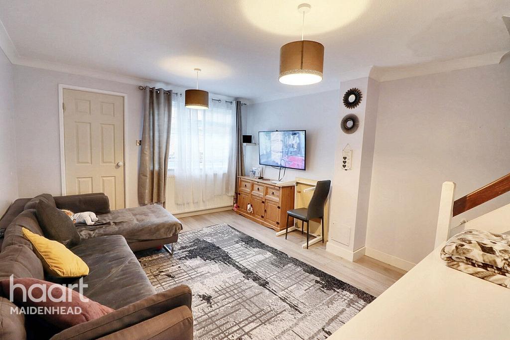 Fotherby Court, Maidenhead 2 bed end of terrace house for sale £375,000