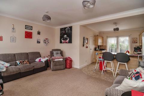 2 bedroom flat for sale - Hamlet Court Road, Westcliff-on-sea, SS0