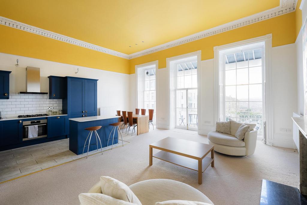 Apartment in Bristol, Clifton Village, Hotwells - View 2