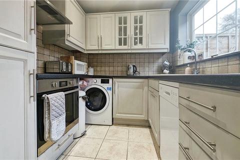 21 Field End, Farnham, GU9 9HZ