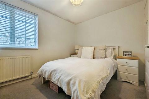 21 Field End, Farnham, GU9 9HZ